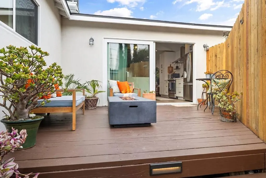 Modern Spacious Romantic La Home Gated Yard Hottub Los Angeles 0*,  United States