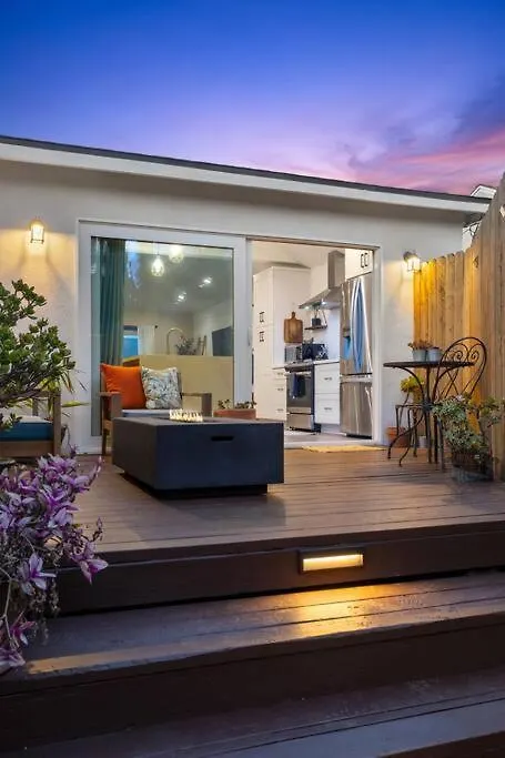 Holiday home Modern Spacious Romantic La Home Gated Yard Hottub Los Angeles