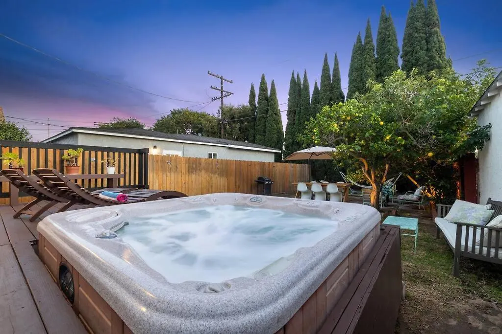 Modern Spacious Romantic La Home Gated Yard Hottub Los Angeles Holiday home