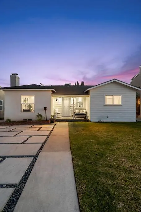 Holiday home Modern Spacious Romantic La Home Gated Yard Hottub Los Angeles